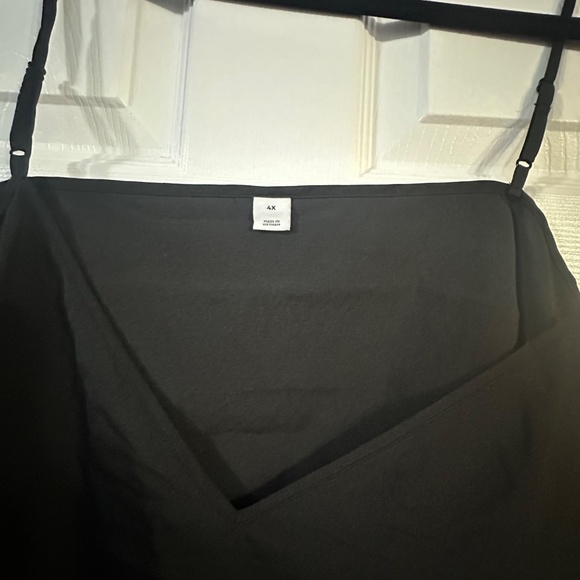 Old Navy Women’s Tank Top 4XL Black V-Neck Adjustable Straps Plus Size - Picture 2 of 4